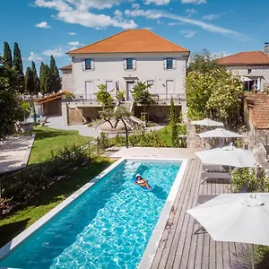 https://clos-olivier-de-serres.hotels-rhonealpes.com