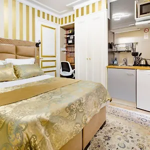 https://premium-studio-2-minutes-walk-from-champs-elysees.fr-paris.fr